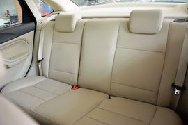 2013款福特福克斯三厢经典1.8L