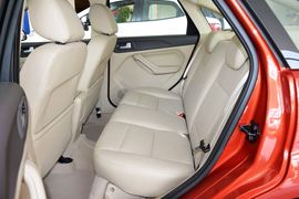 2013款福特福克斯三厢经典1.8L