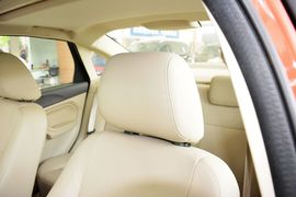 2013款福特福克斯三厢经典1.8L