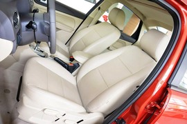 2013款福特福克斯三厢经典1.8L