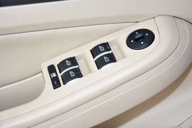 2013款福特福克斯三厢经典1.8L