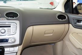 2013款福特福克斯三厢经典1.8L