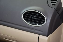 2013款福特福克斯三厢经典1.8L