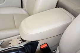 2013款福特福克斯三厢经典1.8L