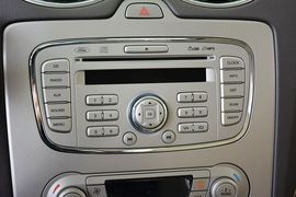 2013款福特福克斯三厢经典1.8L