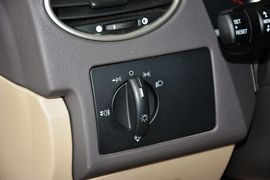 2013款福特福克斯三厢经典1.8L