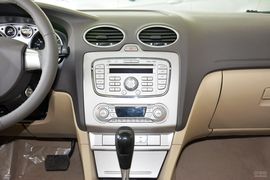 2013款福特福克斯三厢经典1.8L