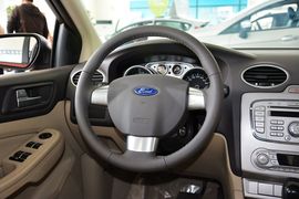 2013款福特福克斯三厢经典1.8L