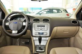 2013款福特福克斯三厢经典1.8L