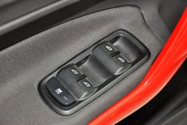 2013款福特嘉年华两厢1.5L自动运动型