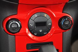 2013款福特嘉年华两厢1.5L自动运动型