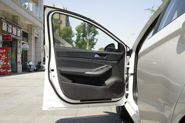 2025款奇瑞艾瑞泽5