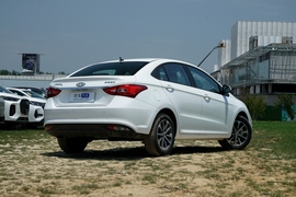 2025款奇瑞艾瑞泽5