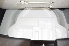 2014款铃木速翼特1.6L手动豪华版