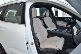 2026款沃尔沃XC60