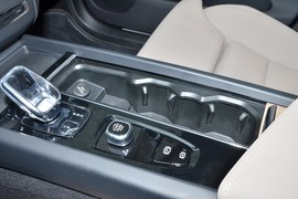 2026款沃尔沃XC60