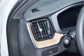 2026款沃尔沃XC60