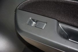2014款铃木速翼特1.6L手动豪华版