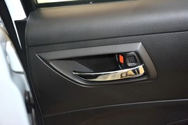 2014款铃木速翼特1.6L手动豪华版