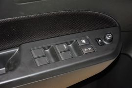 2014款铃木速翼特1.6L手动豪华版