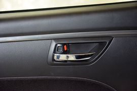 2014款铃木速翼特1.6L手动豪华版
