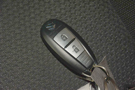 2014款铃木速翼特1.6L手动豪华版
