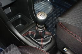 2014款铃木速翼特1.6L手动豪华版