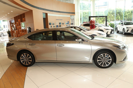 2025款雷克萨斯ES