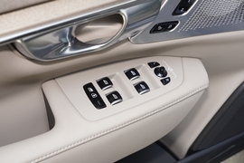 2026款沃尔沃S90插电式混动