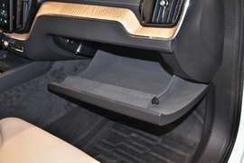 2026款沃尔沃XC60