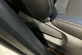 2025款丰田卡罗拉锐放