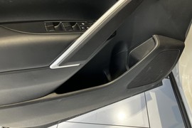 2025款丰田卡罗拉锐放