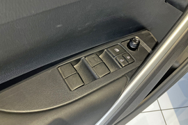 2025款丰田卡罗拉锐放