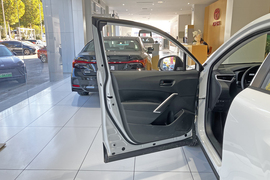 2025款丰田卡罗拉锐放