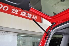 2013款日产帕拉丁2.4L手动纪念版豪华型