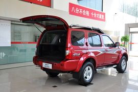 2013款日产帕拉丁2.4L手动纪念版豪华型