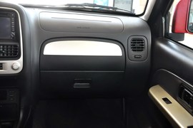 2013款日产帕拉丁2.4L手动纪念版豪华型