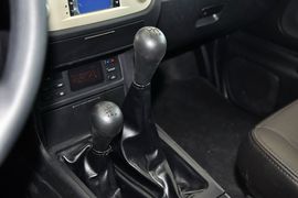 2013款日产帕拉丁2.4L手动纪念版豪华型