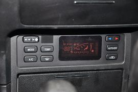 2013款日产帕拉丁2.4L手动纪念版豪华型