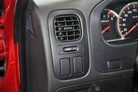 2013款日产帕拉丁2.4L手动纪念版豪华型