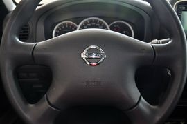 2013款日产帕拉丁2.4L手动纪念版豪华型