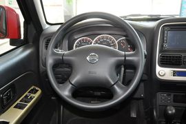 2013款日产帕拉丁2.4L手动纪念版豪华型