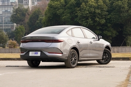 2025款比亚迪秦PLUS