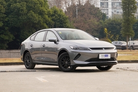 2025款比亚迪秦PLUS