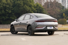 2025款比亚迪秦PLUS