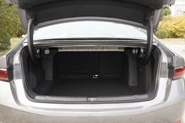 2025款比亚迪秦PLUS