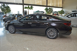 2024款丰田亚洲龙