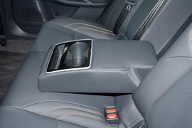 2024款丰田亚洲龙