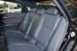 2024款丰田亚洲龙