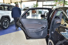 2024款丰田亚洲龙